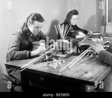 Checoslovaquia 1947 Zelezny Brod Las Mujeres Estudiantes Aprenden El