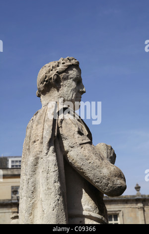 Vista de la estatua del emperador Julio César a lo largo de la Via dei