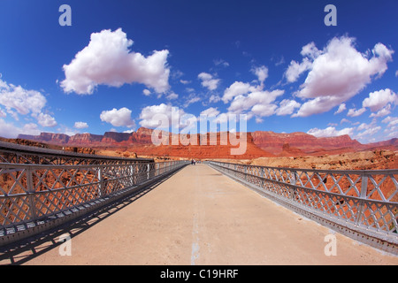 Navajo Bridge Puente de arco de acero sobre el mármol y el Cañón del