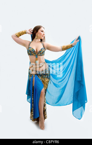 Rabe Belly Dancer Har N Mujer En Azul Con Vestido De Plata Con Gemas Y