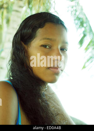 Retrato de mujer bonita latina Criolla nicaragüense de Corn Island