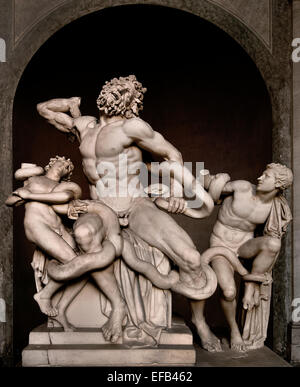 La estatua de Laocoön y sus hijos o El Grupo Laocoön en el Cortile