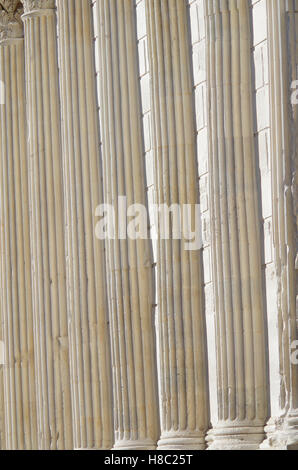 Detalle De Maison Carree Templo Romano Conocido Como La Casa Cuadrada