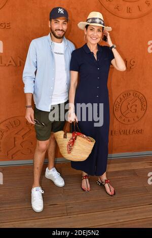 Cristina Cordula Et Son Fils Enzo Dans Le Village Pendant Le Tennis