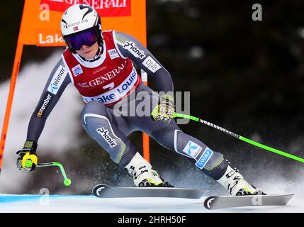 Ragnhild Mowinckel de Norvège fait un ski sur le parcours lors d une