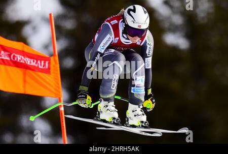 Ragnhild Mowinckel de Norvège fait un ski sur le parcours lors d une