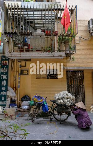 Hanoï Vietnam 9 décembre 2022 Un vendeur de rue vendant de la