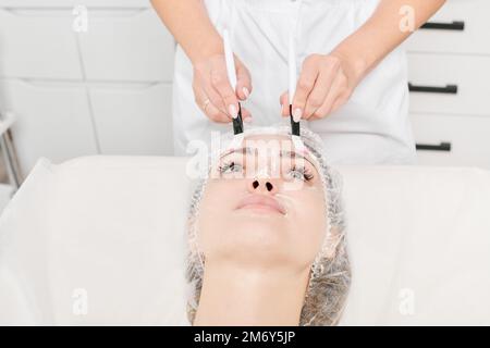 Cr Me De Soin Hydratante Base De Brosses Dans La Peau Du Visage Pour