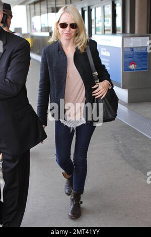 L Actrice Naomi Watts Arrive Lax Avant Son Apparition L V Nement