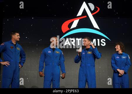 Les Astronautes Reid Wiseman Victor Glover Jeremy Hansen Et Christina