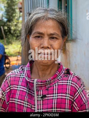 Une Femme D Ge Moyen De La Minorit Ethnique De Jerai Dans Son Village