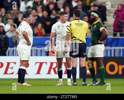 L Arbitre Ben O Keeffe S Entretient Avec L Anglais Owen Farrell Et L