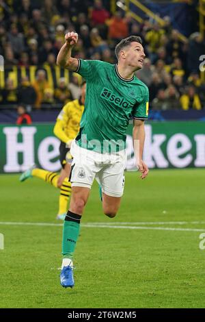 DORTMUND Fabian Schar Du Newcastle United FC Lors Du Match De L UEFA