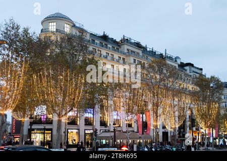 Paris France Novembre Des Snacks Chinois Sont Pr Sent S Lors