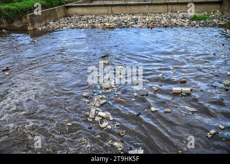 Nakuru Kenya 25 novembre 2023 Les déchets plastiques de toutes