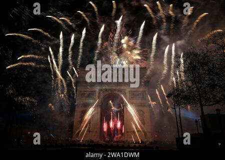 Cette photographie montre le feu d artifice de la célébration du nouvel