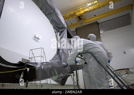 CAP CANAVERAL Floride Les Techniciens De L Installation De