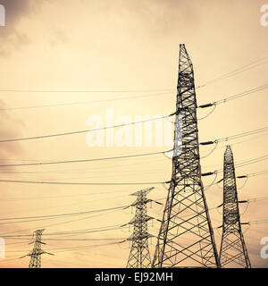 Pyl Ne Lectrique Haute Tension Libre Photo Stock Alamy