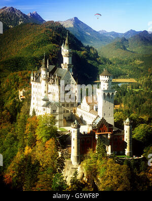 Ch Teau Bavarois Neuschwanstein Dans Les Alpes Et Lac Forggensee En