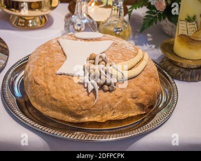 Simboli Eucaristici Pane Vino Calice Uva Candele Pasquali E Ostia