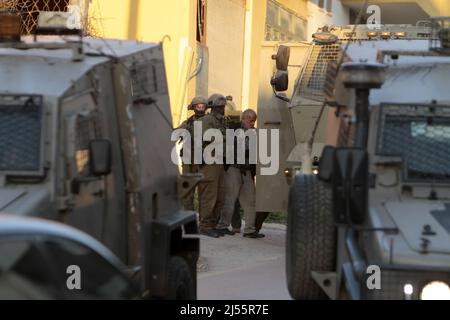 Aprile Nablus West Bank Palestina I Palestinesi Guardano