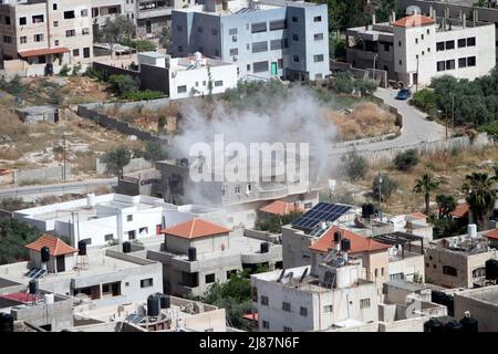 Una vista dalla città di Jenin durante il raid israeliano in