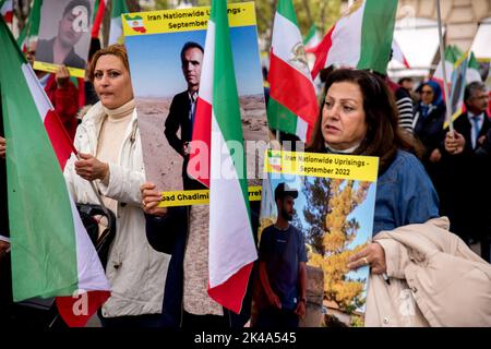 Manifestanti Si Sono Riuniti A Place D I Na Per Protestare Contro Il