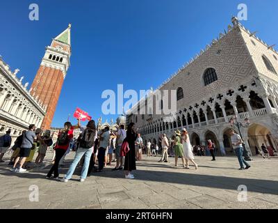 Venedig Italia Settembre I Turisti Si Trovano A St Piazza