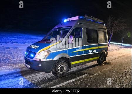 Oderwitz PKW kommt von Straße ab und kracht gegen Baum Fahrer stirbt