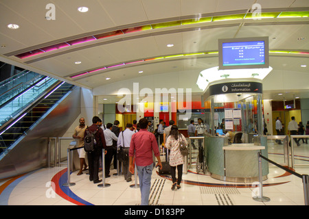 Dubai Metro Stazione Ferroviaria Linea Mappa Di Destinazione Foto Stock