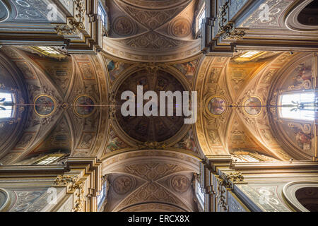 La Cupola E La Navata Dell Interno Duomo Di Ferrara Basilica