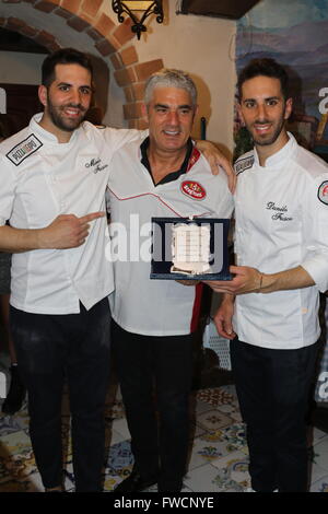 Napoli Italia Apr Lo Chef Biagio Izzo Celebra Presso La