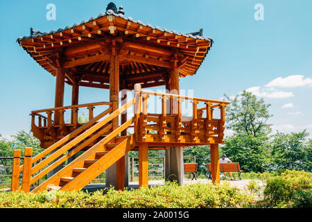 Korean traditional pavilion at Wangsong Lake park in Uiwang, Korea Stock Photo