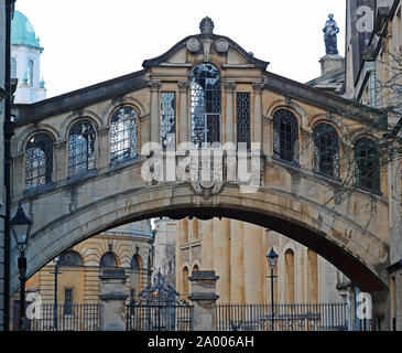 Hertford college bridge in Oxford England connecting 2 college buildings also called the Bridge of Sighs like in Venice but it's more like the Rialto Stock Photo