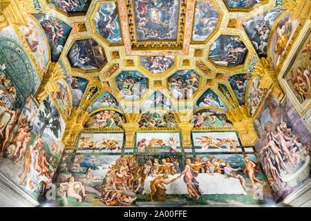 Mythological fresco by Giulio Romano in the hall of Amor and Psyche, Camera di Amore e Psiche, pleasure palace Palazzo Te, Mantua, Lombardy, Italy Stock Photo