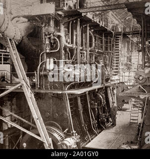 The latest engineering and technology from the 1930s: A two-stroke, double acting, marine oil internal combusion engine as used in medium sized modern ships. Stock Photo