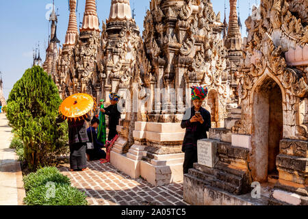 Young Women From The Pa’O Ethnic Group At The Kakku Pagodas, Taunggyi, Shan State, Myanmar. Stock Photo