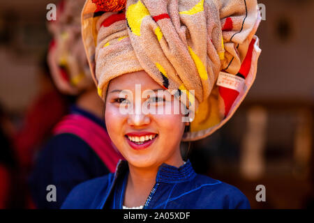 Young Women From The Pa O Ethnic Group At The Kakku Pagoda Festival, Taunggyi, Shan State, Myanmar. Stock Photo