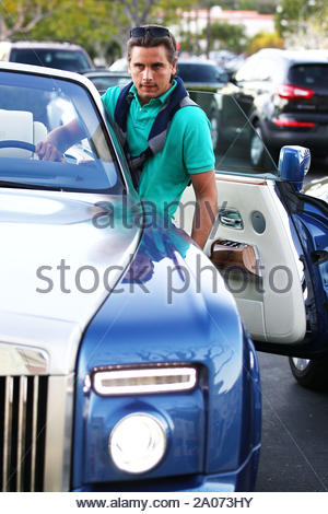Calabasas Ca Scott Disick Wears A Bright Blue Polo Shirt While