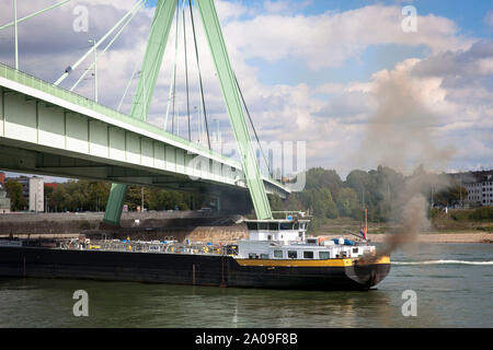 due to a fire in the engine room, the motor vessel Stolt Florence had to head for the Deutz harbour, September 12, 2019, Severins bridge, Cologne, Ger Stock Photo