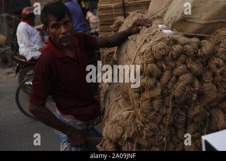 Dhaka, Bangladesh. 20th Sep, 2019. A labor delivers jute ropes on his head near Wiseghat, countries biggest wholesale market in the bank of the Buriganga River. Credit: MD Mehedi Hasan/ZUMA Wire/Alamy Live News Stock Photo