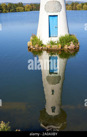 Captain Scott memorial reflected in the lake at Roath Park, Cardiff, South Wales Stock Photo