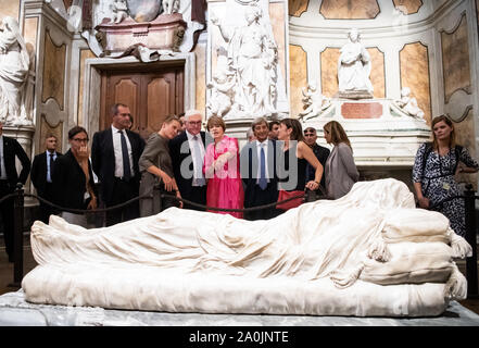 Neapel, Italy. 20th Sep, 2019. Federal President Frank-Walter Steinmeier and his wife Elke Büdenbender visit the Capella Sansevero and look at a marble bust of Jesus. President Steinmeier and his wife are on a two-day state visit to Italy. Credit: Bernd von Jutrczenka/dpa/Alamy Live News Stock Photo