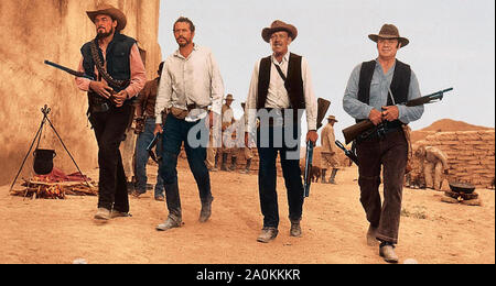 THE WILD BUNCH 1969 Warner Bros/SevenArts film with from left: Ben Johnson, Sam Peckinpah, William Holden, Ernest Borgnine Stock Photo