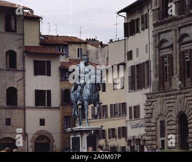 ESTATUA ECUESTRE DE COSME I DE MEDICIS EN LA PLAZA DE LA SEÑORIA - 1594 - MANIERISMO ITALIANO. Author: BOLONIA JUAN DE. Location: EXTERIOR. Florenz. ITALIA. COSIMO I DE MEDICIS. Stock Photo