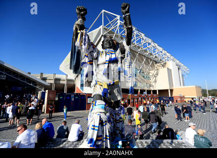 A general view of the Billy Bremner statue outside the stadium prior to the Sky Bet Championship match at Elland Road, Leeds. Stock Photo