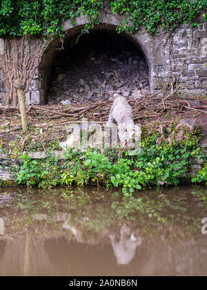 Monmouthshire & Brecon Canal in Gilwern near the market town of ...