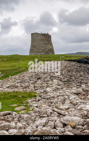 Mousa Broch in Shetland is the tallest broch still standing and one of the best-preserved prehistoric buildings in Europe. Built c. 100 BC. Stock Photo