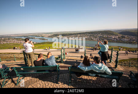 21 September 2019, Hessen, Rüdesheim: Tourists enjoy the view from the terrace below the Niederwald monument to the Rhine Valley with its vineyards. Photo: Andreas Arnold/dpa Stock Photo