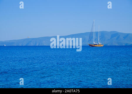 Corinth Canal,  Greek Republic. Blue water and turists yacht in sea. Nature and hills. 15. Sep. 2019. Stock Photo